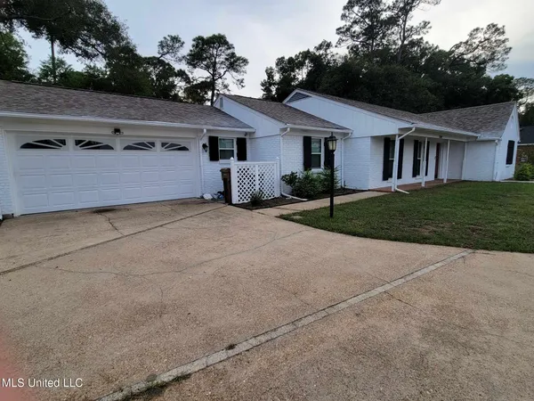 $2,200 | 2589 Santa Rosa Cove, Biloxi, MS 39531