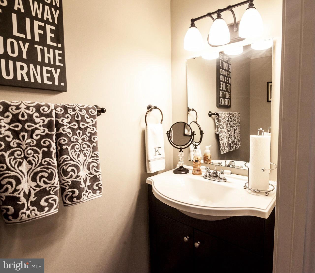 2414 Ridgely Street Baltimore, MD 21230 - Photo 16 of 29 Powder Room