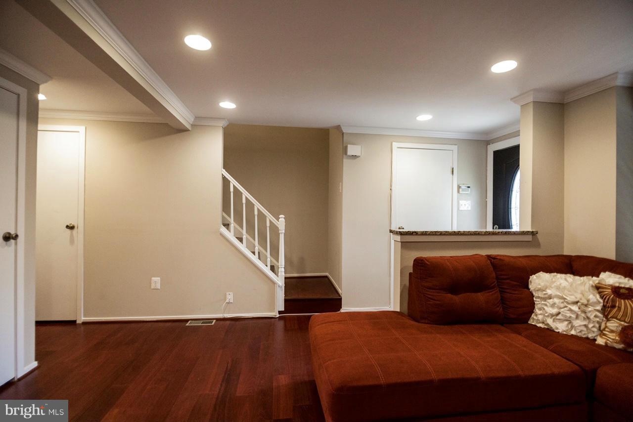 2414 Ridgely Street Baltimore, MD 21230 - Photo 26 of 29 Living Room