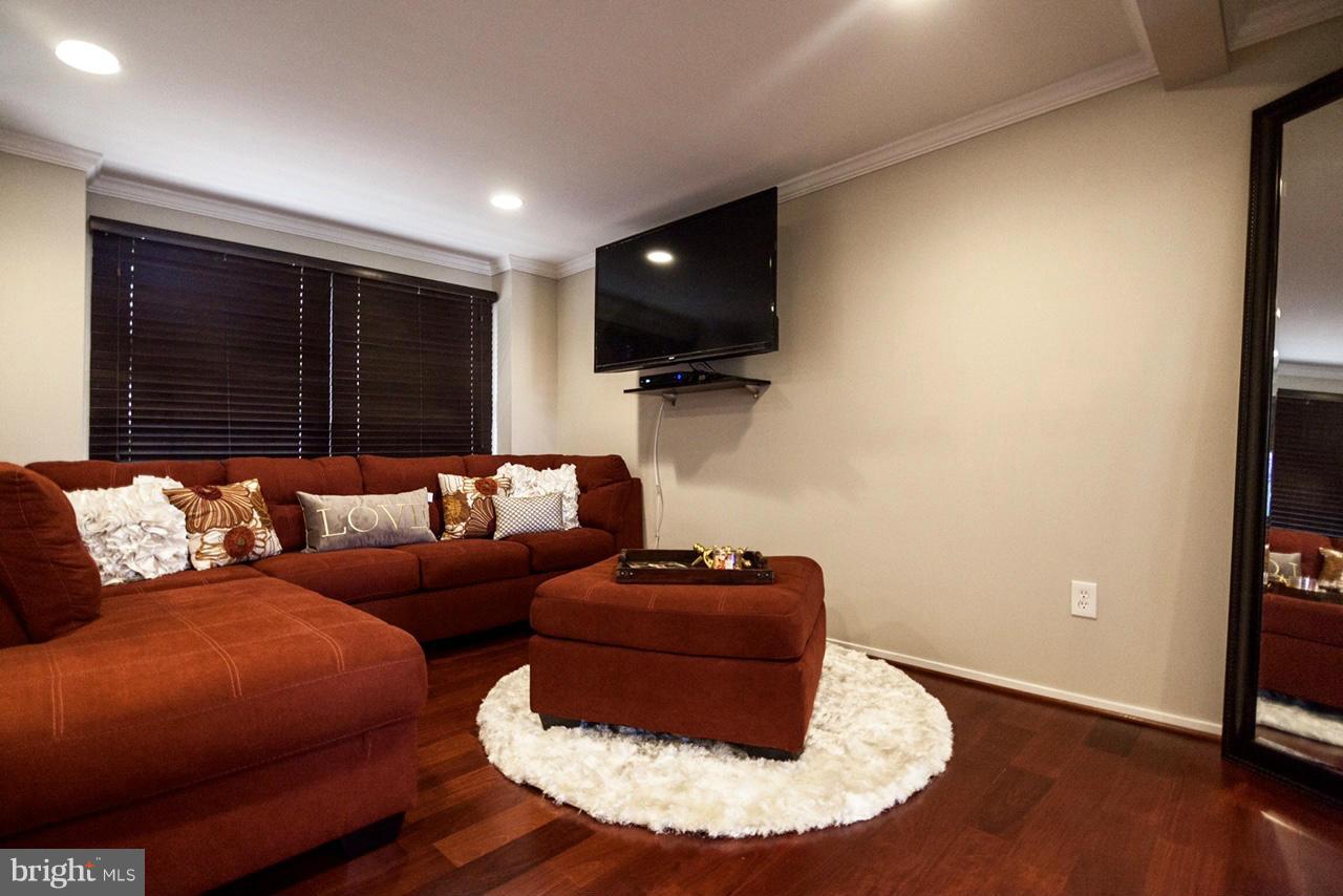 2414 Ridgely Street Baltimore, MD 21230 - Photo 4 of 29 Living Room
