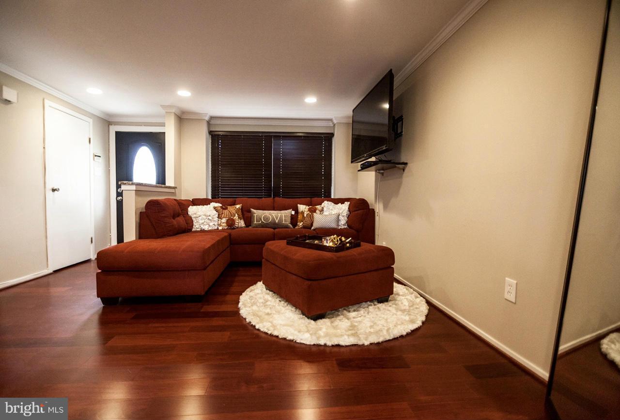 2414 Ridgely Street Baltimore, MD 21230 - Photo 5 of 29 Living Room
