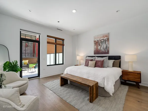 $1,750,000 | 305 South Racine Avenue, Unit 2A, Chicago, IL 60607