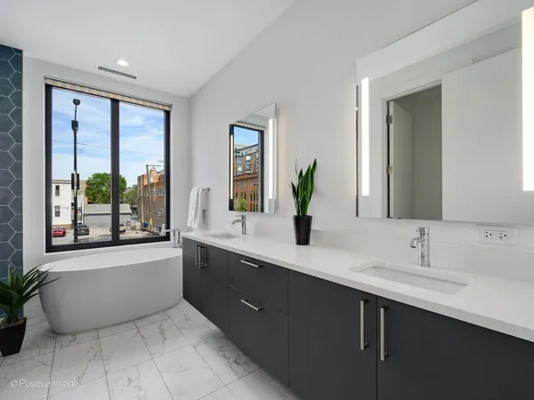 $1,750,000 | 305 South Racine Avenue, Unit 2A, Chicago, IL 60607