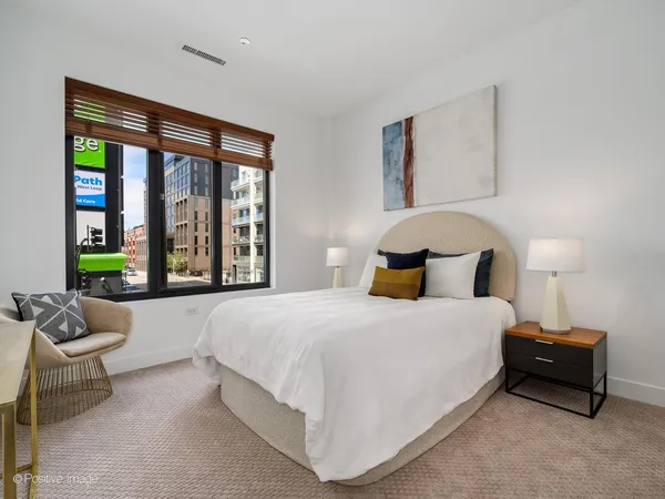 $1,750,000 | 305 South Racine Avenue, Unit 2A, Chicago, IL 60607