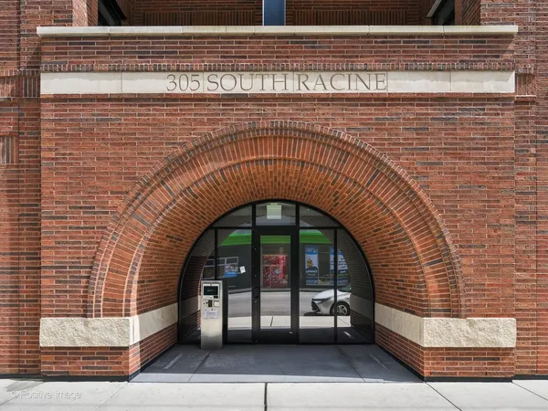 $1,750,000 | 305 South Racine Avenue, Unit 2A, Chicago, IL 60607