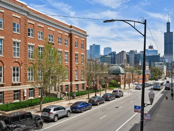 $1,750,000 | 305 South Racine Avenue, Unit 2A, Chicago, IL 60607