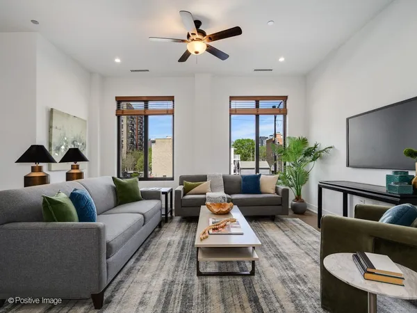 $1,750,000 | 305 South Racine Avenue, Unit 2A, Chicago, IL 60607