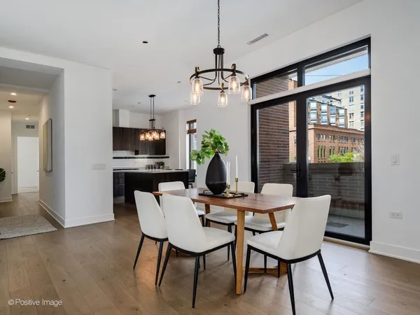 $1,750,000 | 305 South Racine Avenue, Unit 2A, Chicago, IL 60607