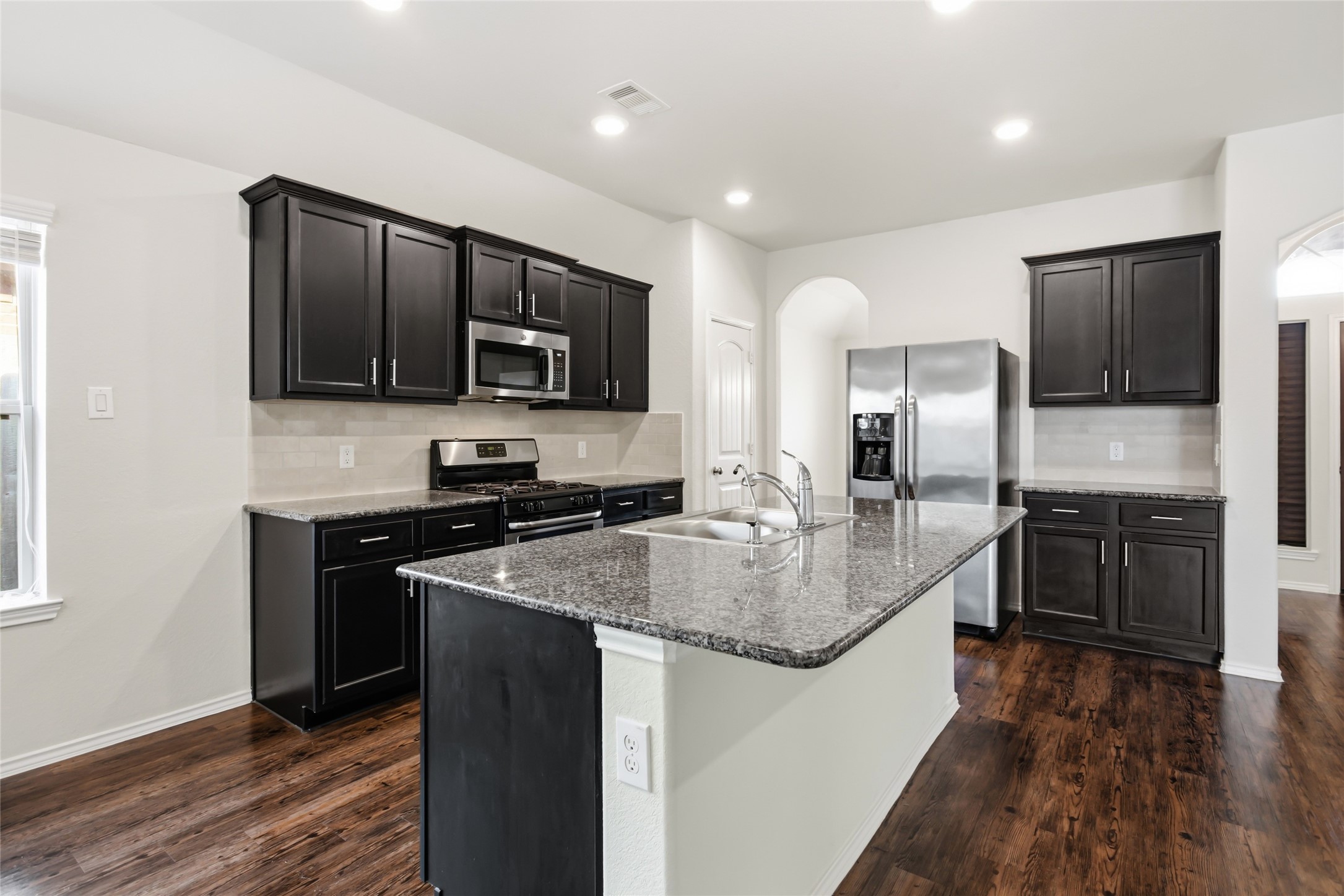 521 Waterside Ridge Lane La Marque, TX 77568 - Photo 7 of 34