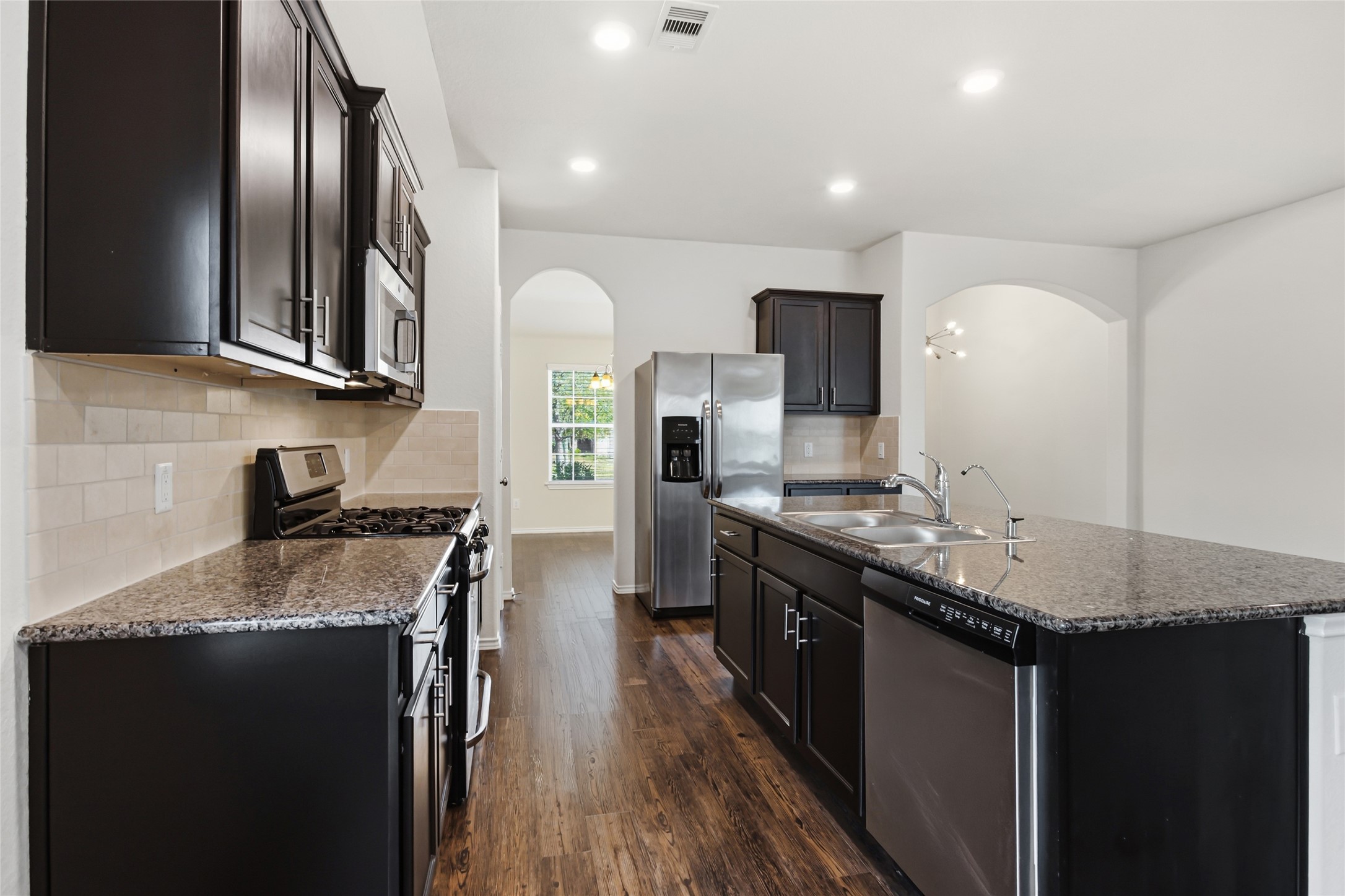 521 Waterside Ridge Lane La Marque, TX 77568 - Photo 9 of 34