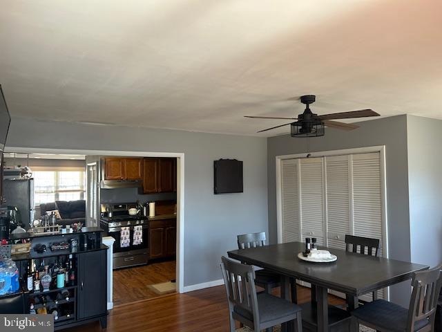 948 Easter Road Burlington, NJ 08016 - Photo 13 of 30 a view of a dining room with furniture