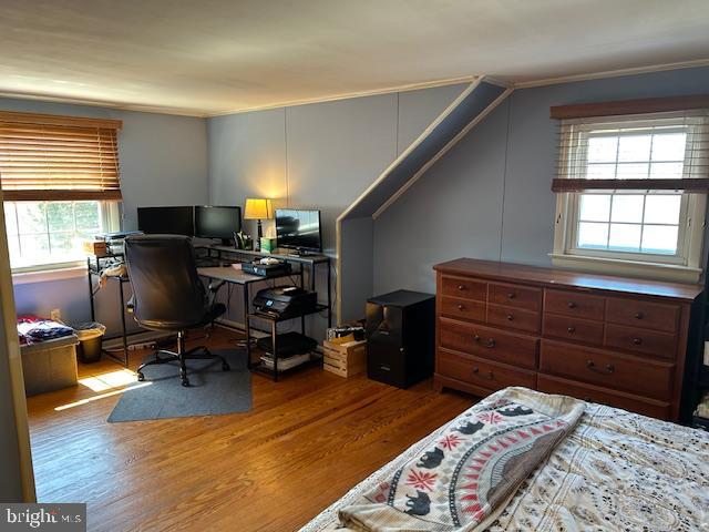 948 Easter Road Burlington, NJ 08016 - Photo 22 of 30 a bedroom with a bed and a desk