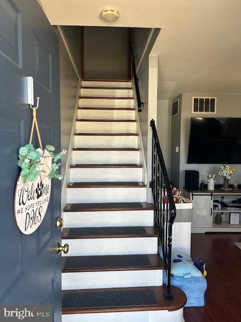 948 Easter Road Burlington, NJ 08016 - Photo 6 of 30 a view of entryway with a workspace