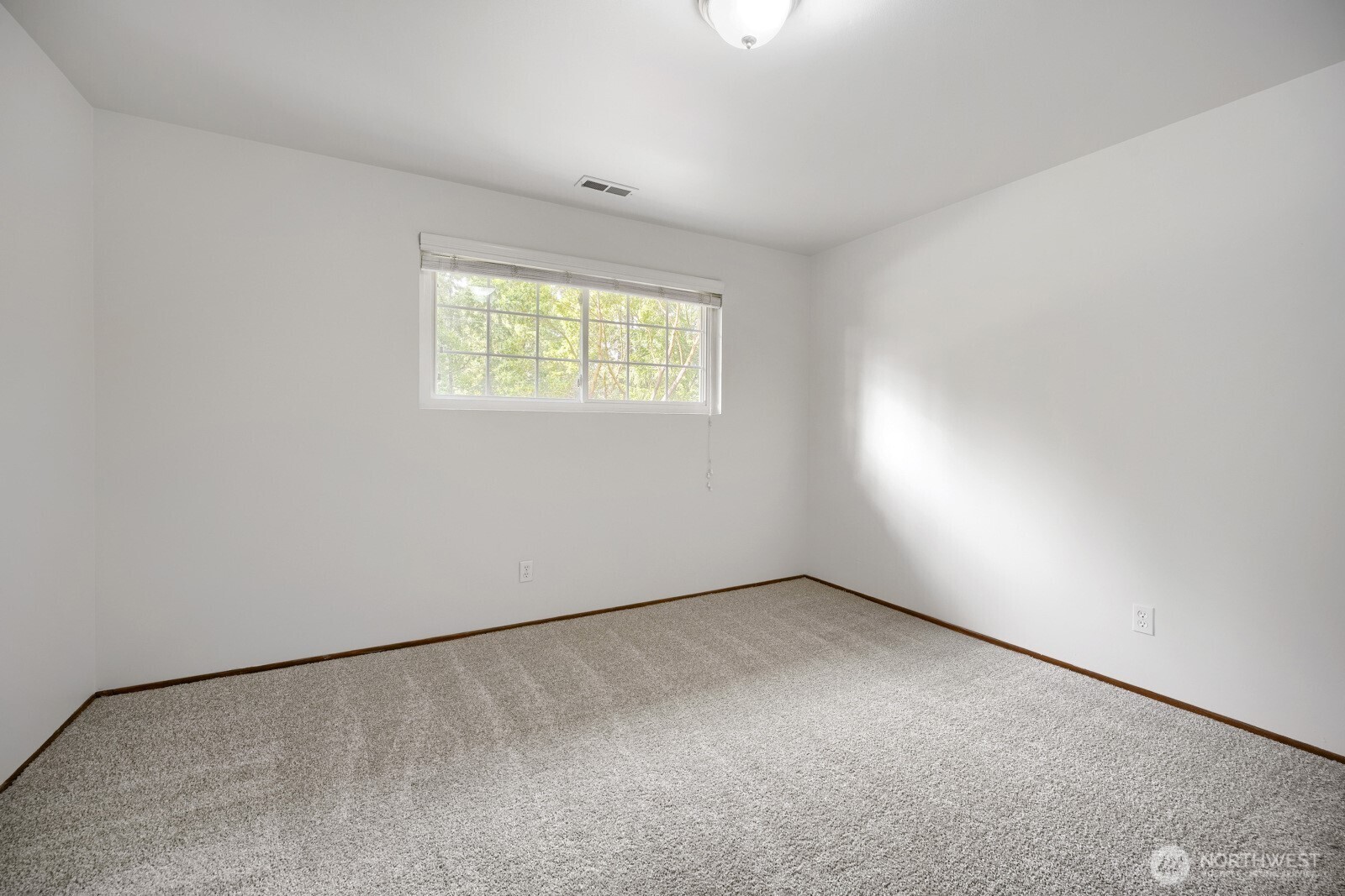 2107 Southwest 316th Street Federal Way, WA 98023 - Photo 18 of 27