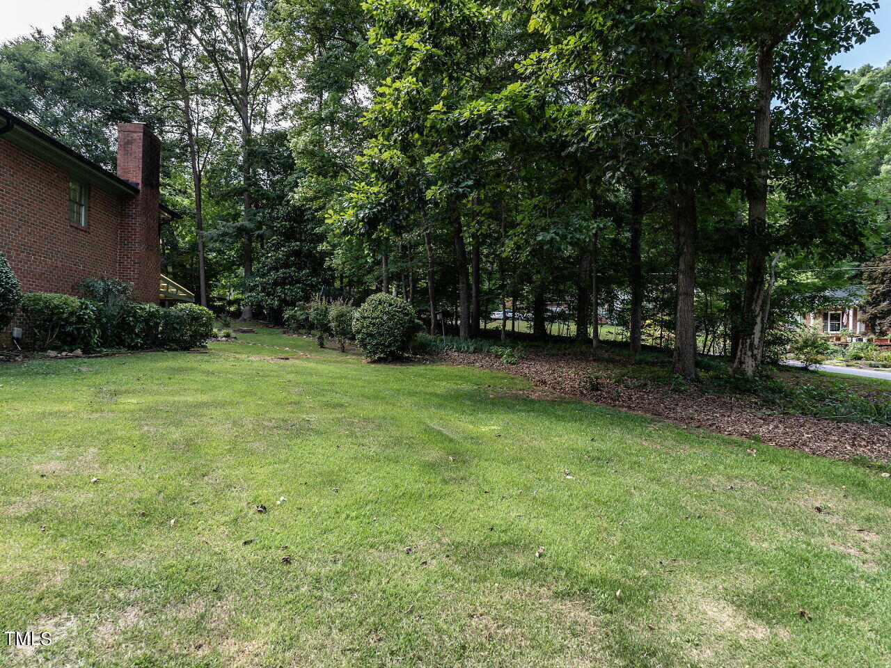 1713 Medfield Road Raleigh, NC 27607 - Photo 39 of 41 046-1280x960-side-yard