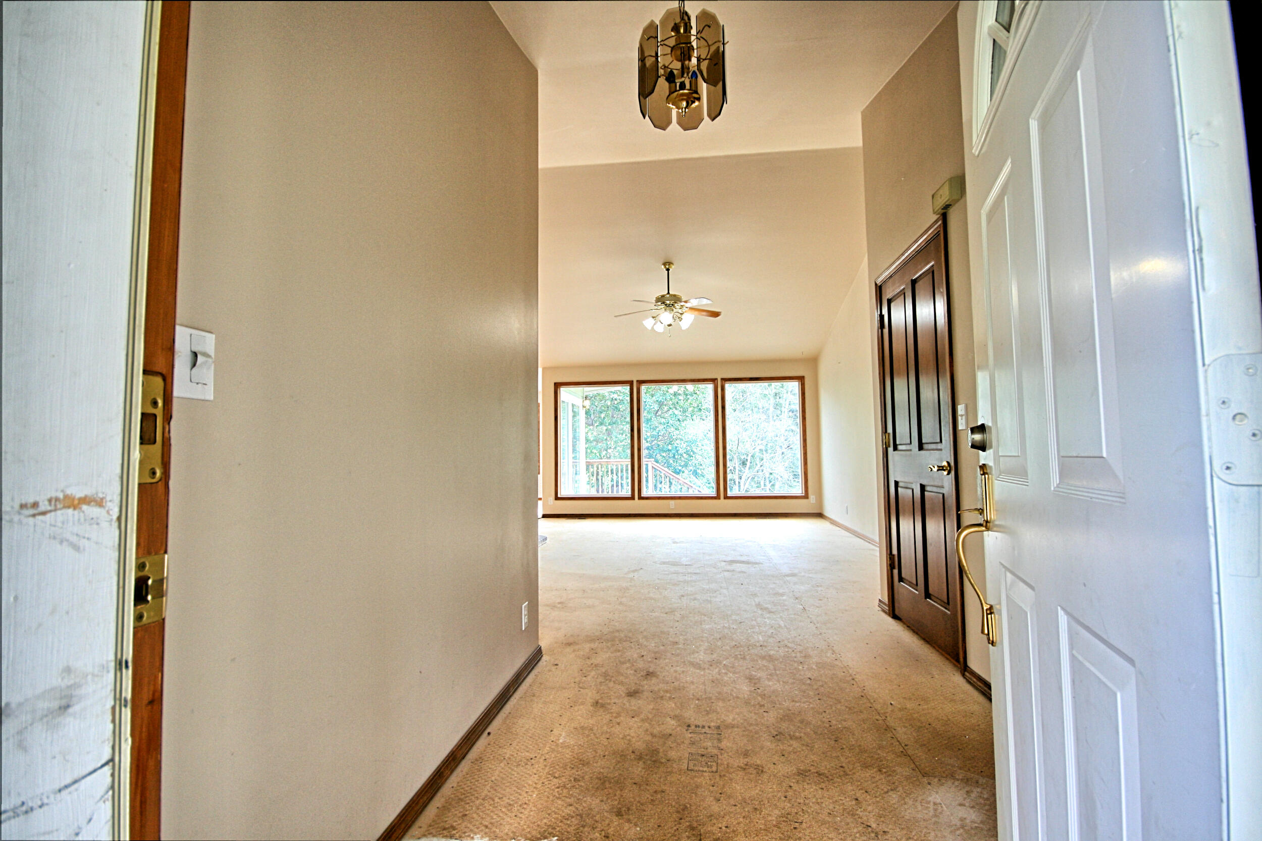 7255 Upper Applegate Road Jacksonville, OR 97530 - Photo 8 of 50 entering home