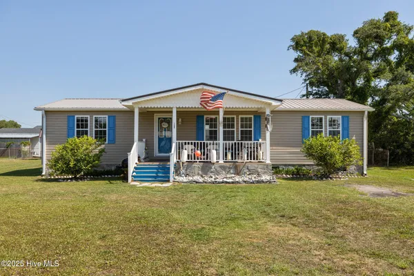 $330,000 | 139 Diamond City Drive, Harkers Island, NC 28531