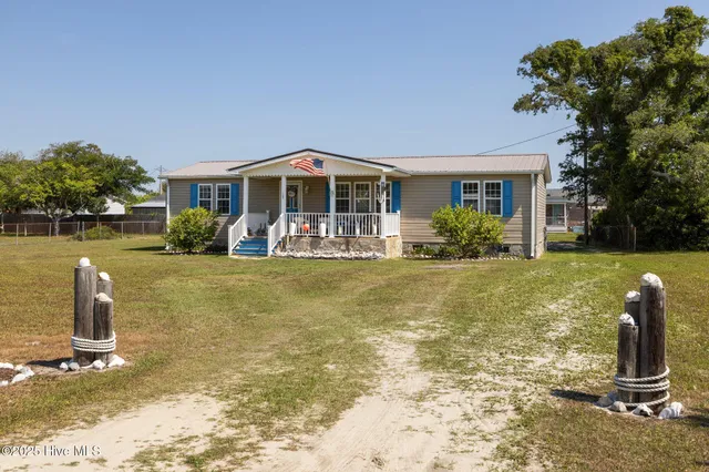 $330,000 | 139 Diamond City Drive, Harkers Island, NC 28531