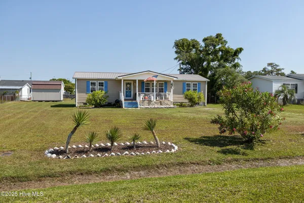 $330,000 | 139 Diamond City Drive, Harkers Island, NC 28531
