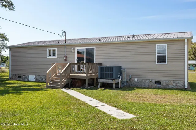$330,000 | 139 Diamond City Drive, Harkers Island, NC 28531