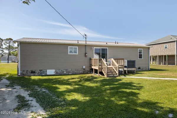 $330,000 | 139 Diamond City Drive, Harkers Island, NC 28531