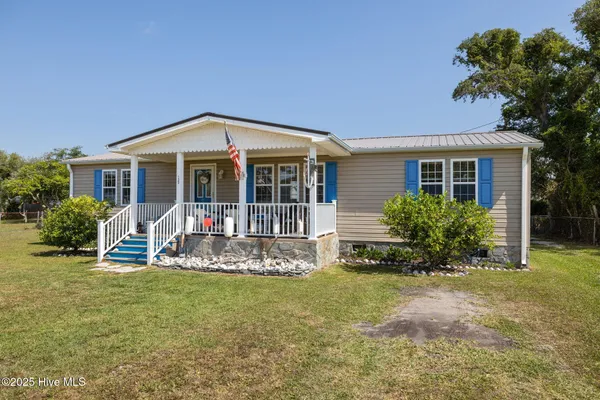 $330,000 | 139 Diamond City Drive, Harkers Island, NC 28531