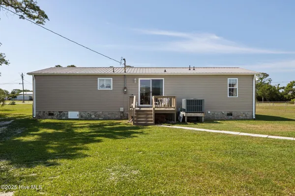 $330,000 | 139 Diamond City Drive, Harkers Island, NC 28531