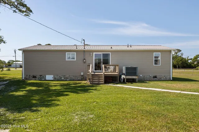 $330,000 | 139 Diamond City Drive, Harkers Island, NC 28531
