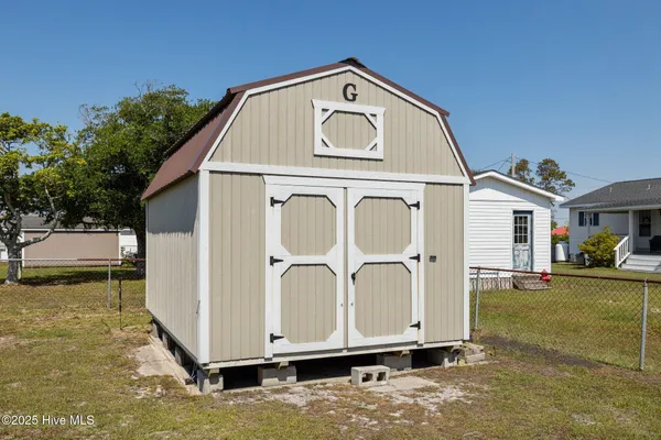 $330,000 | 139 Diamond City Drive, Harkers Island, NC 28531