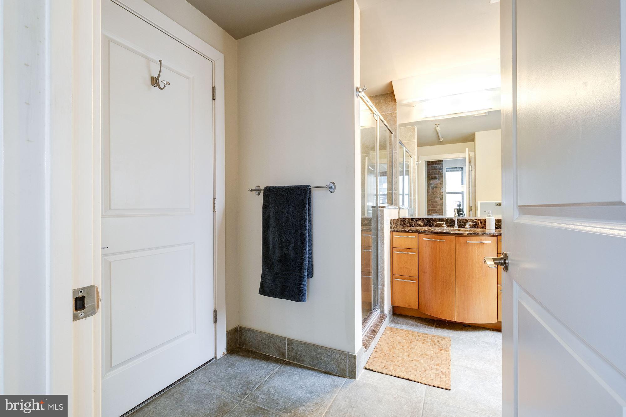916 G St. Northwest, Unit 403 Washington, DC 20001 - Photo 11 of 14 Expansive Bath