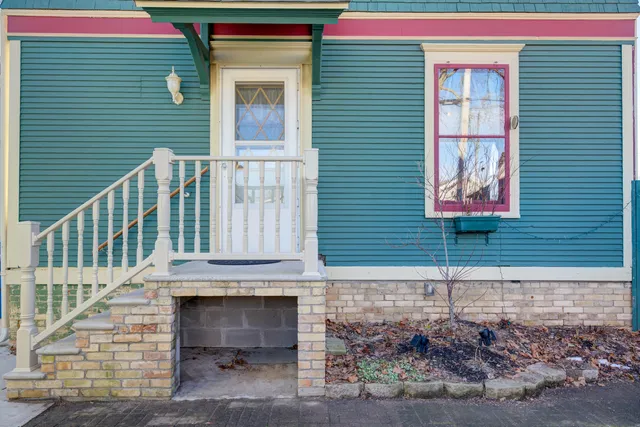 $219,900 | 406 Hancock Street, Watertown, WI 53098