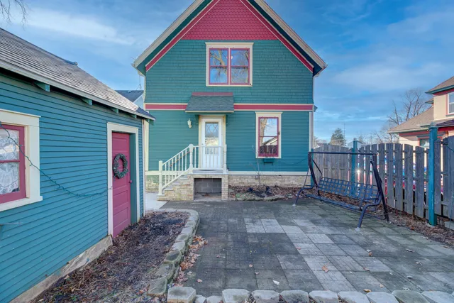 $219,900 | 406 Hancock Street, Watertown, WI 53098