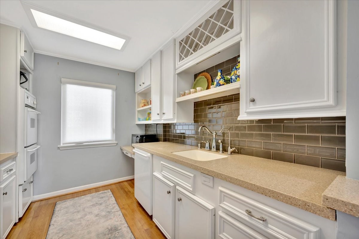 112 Oak Road Clear Lake Shores, TX 77565 - Photo 15 of 41 THE KITCHEN ALSO FEATURES DOUBLE OVENS, WINE STORAGE AND A CHEF'S DESK.