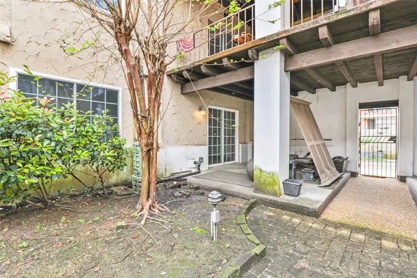 $1,250 | 2744 Briarhurst Drive, Unit 51, Houston, TX 77057