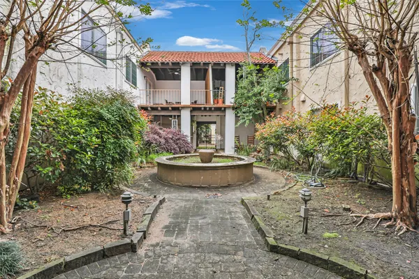 $1,250 | 2744 Briarhurst Drive, Unit 51, Houston, TX 77057