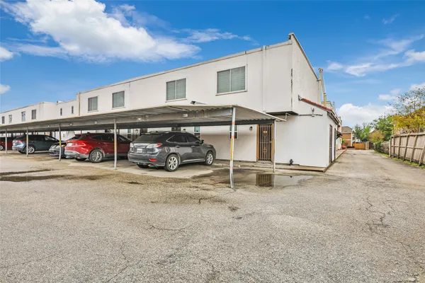 $1,250 | 2744 Briarhurst Drive, Unit 51, Houston, TX 77057