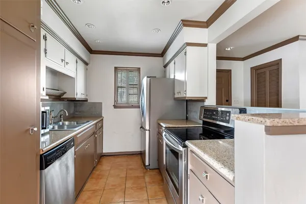 $1,250 | 2744 Briarhurst Drive, Unit 51, Houston, TX 77057