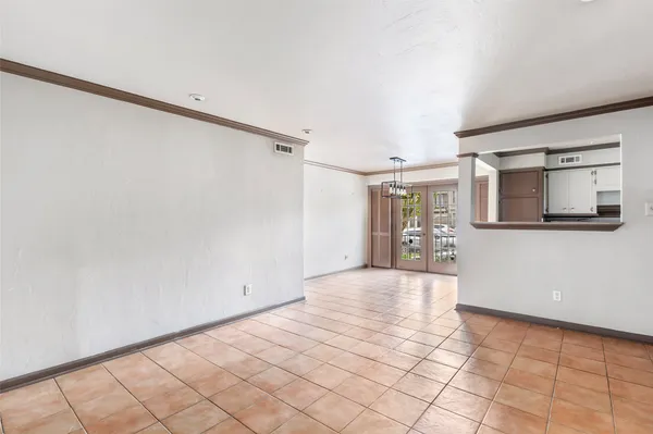 $1,250 | 2744 Briarhurst Drive, Unit 51, Houston, TX 77057