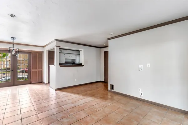 $1,250 | 2744 Briarhurst Drive, Unit 51, Houston, TX 77057