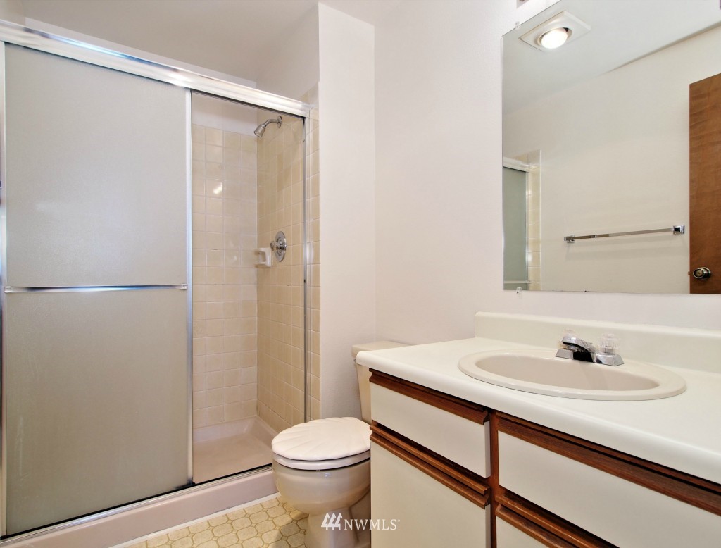 4105 Northeast 5th Street Renton, WA 98059 - Photo 4 of 8