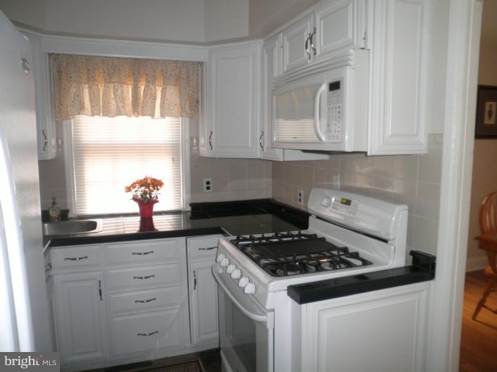 1213 Victoria Road Warminster, PA 18974 - Photo 8 of 25