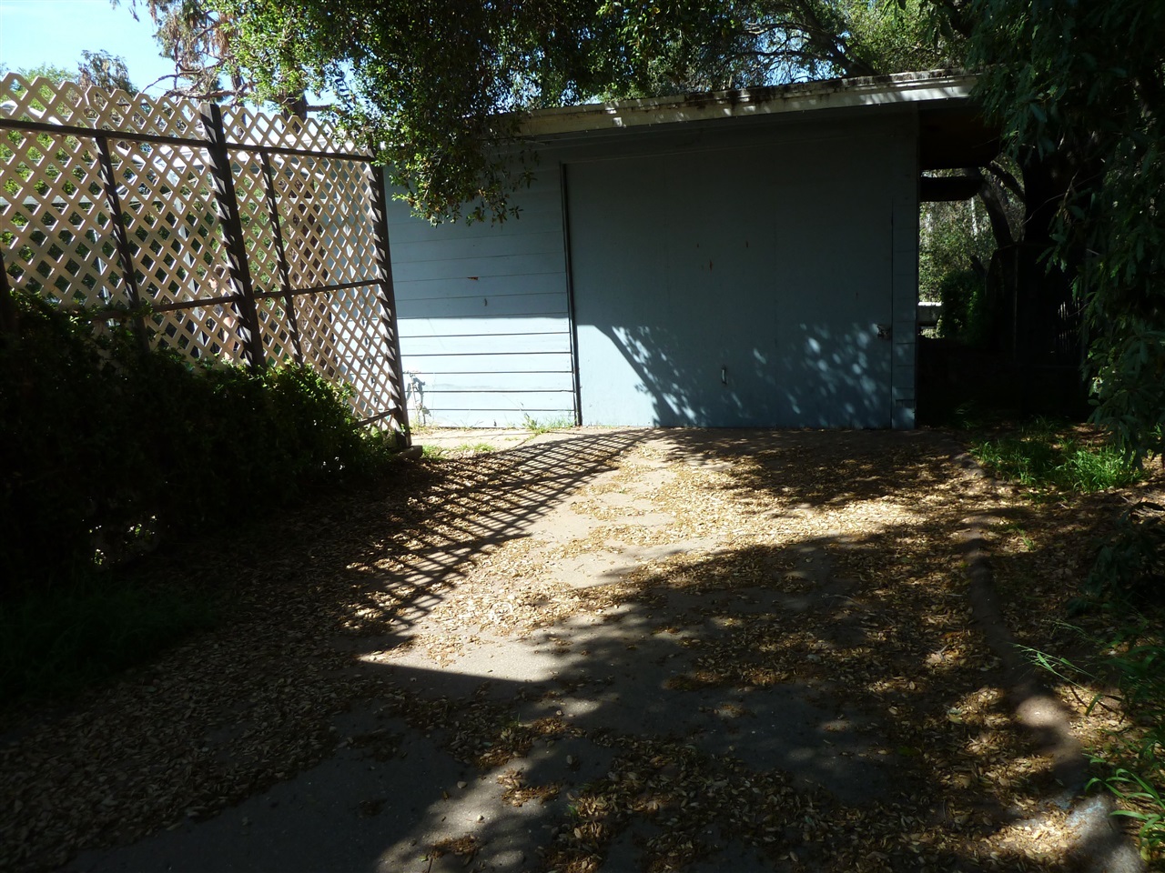 1550 East Mission Road Fallbrook, CA 92028 - Photo 7 of 21 Two Car Garage with additional side entrance to Bonus Room.
