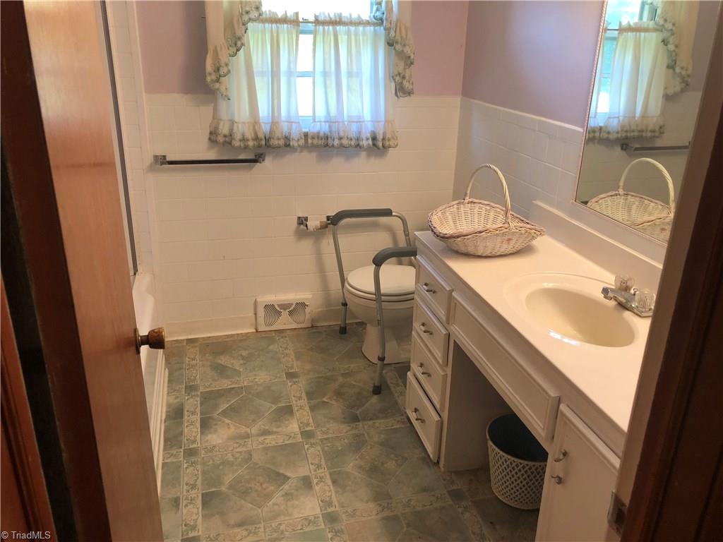 7060 Robinhood Road Pfafftown, NC 27040 - Photo 15 of 22 Gallery Image 15