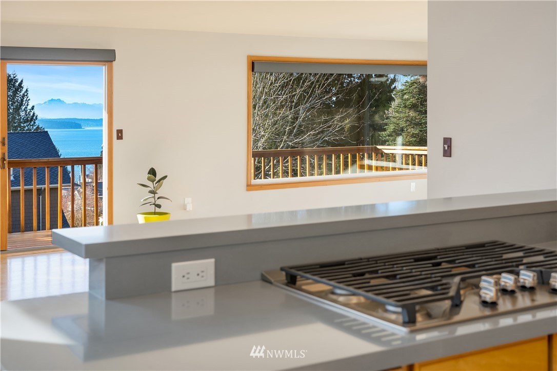 8750 Fauntlee Crest Southwest Seattle, WA 98136 - Photo 15 of 40