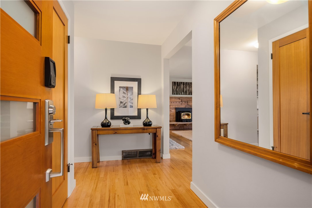 8750 Fauntlee Crest Southwest Seattle, WA 98136 - Photo 3 of 40