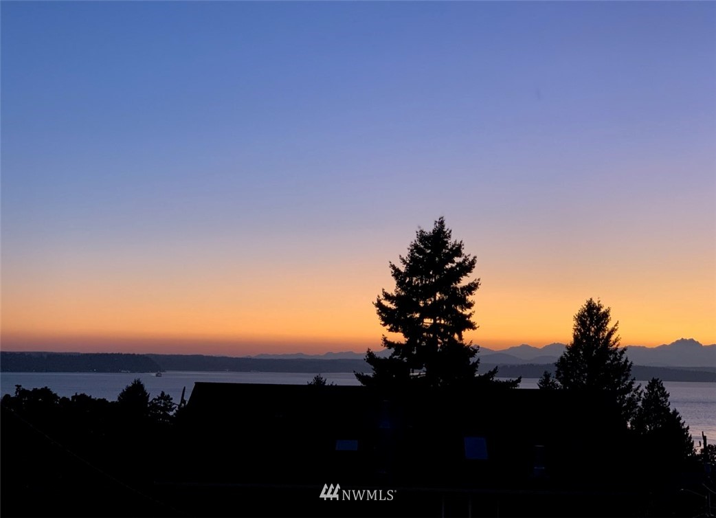 8750 Fauntlee Crest Southwest Seattle, WA 98136 - Photo 37 of 40