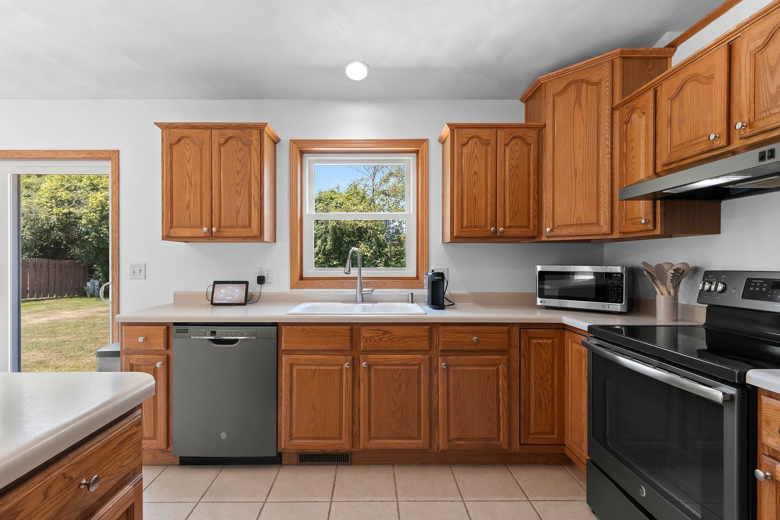W6034 Paige Way Appleton, WI 54915 - Photo 17 of 48