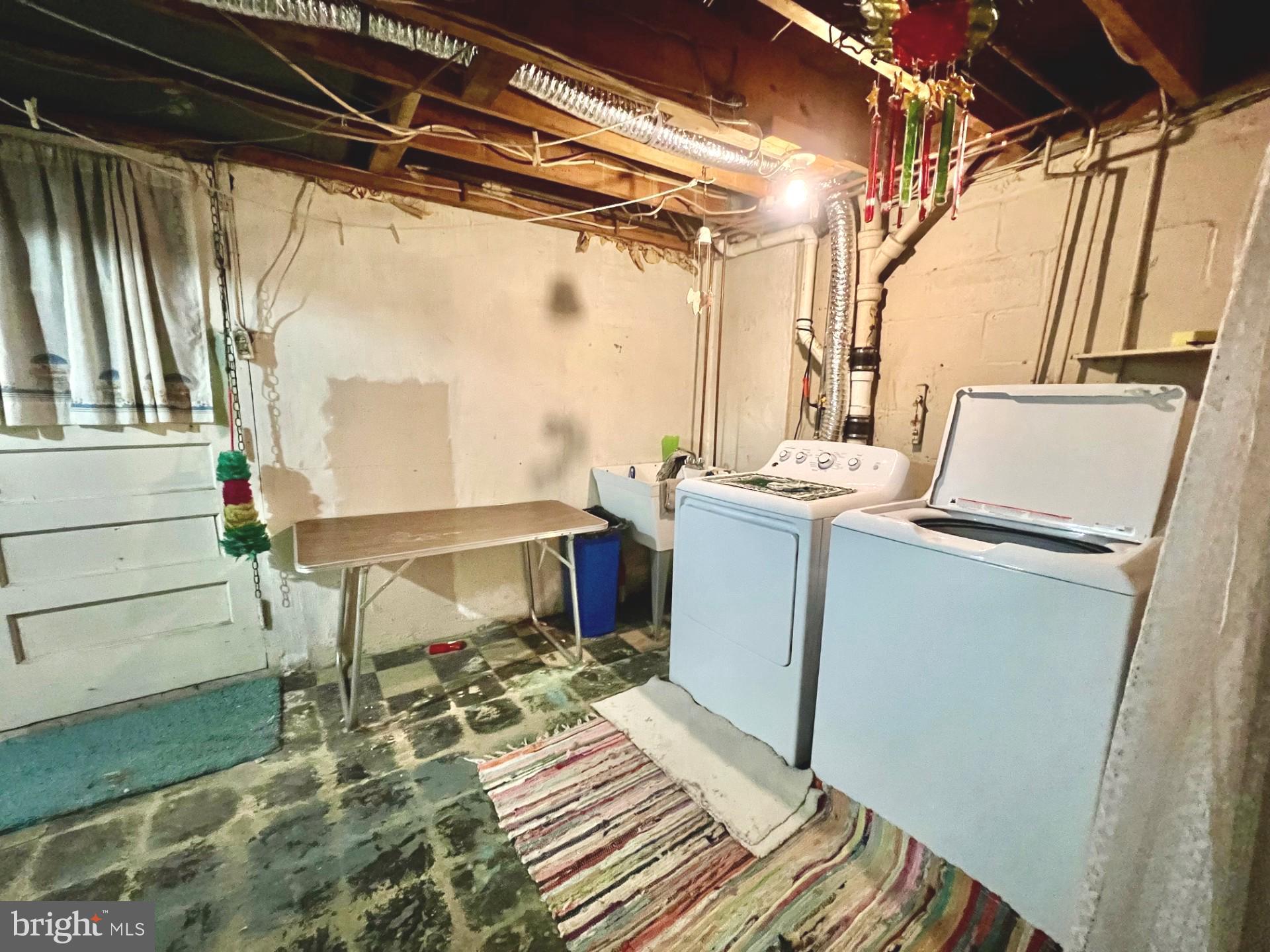 2801 Southbrook Road Baltimore, MD 21222 - Photo 20 of 26 a utility room with dryer and washer
