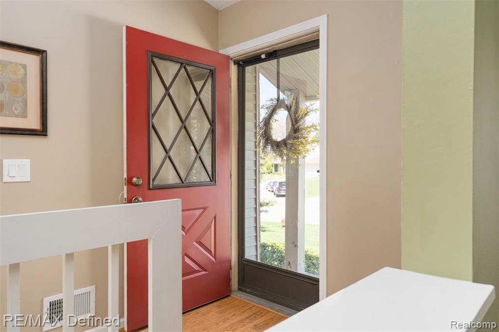 81 Foxboro Drive Rochester Hills, MI 48309 - Photo 6 of 34