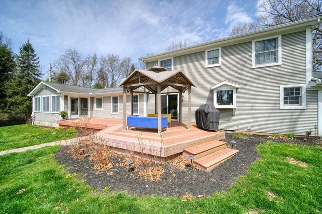 $639,999 | 5427 Vrooman Road, Jackson, MI 49201